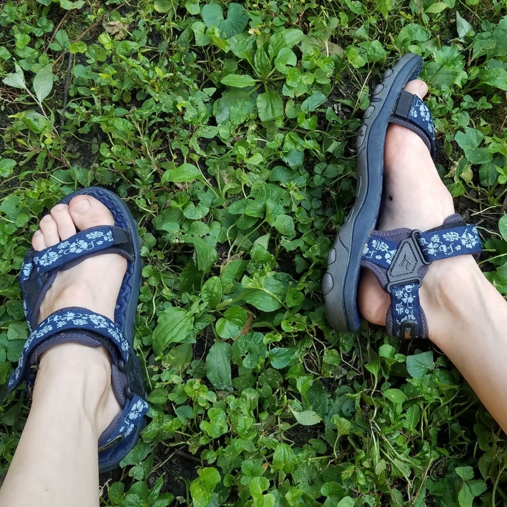 hawaiian hiking sandals
